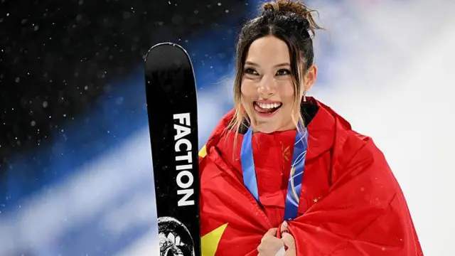 Eileen Gu (Trung Quốc): Giành huy chương vàng ở Halfpipe nữ